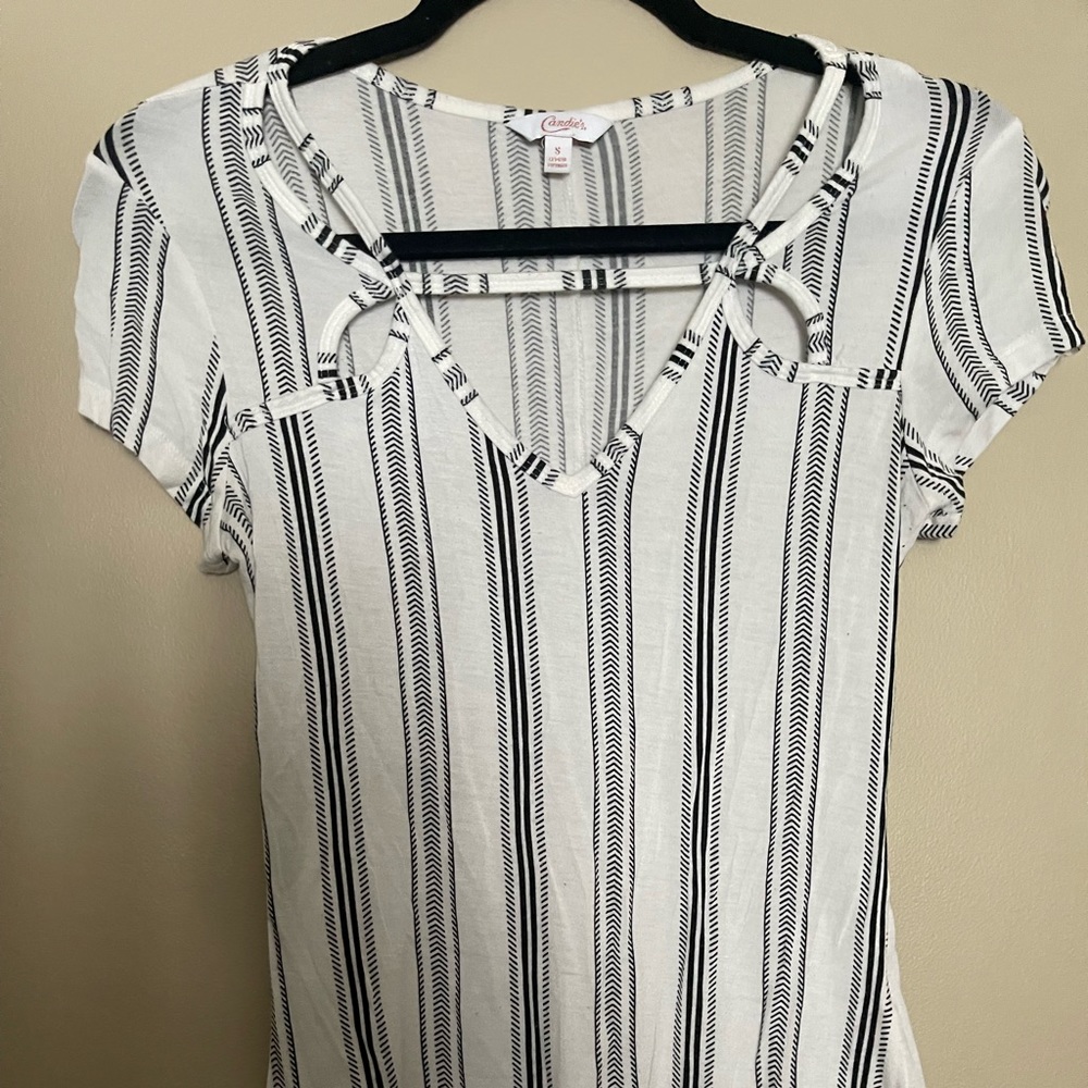 Tribal cross neck detail T-shirt